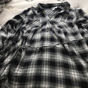 Black and white maternity shirt